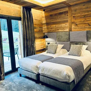 hameau-des-prodains-residence.hotels-rhonealpes.com/
